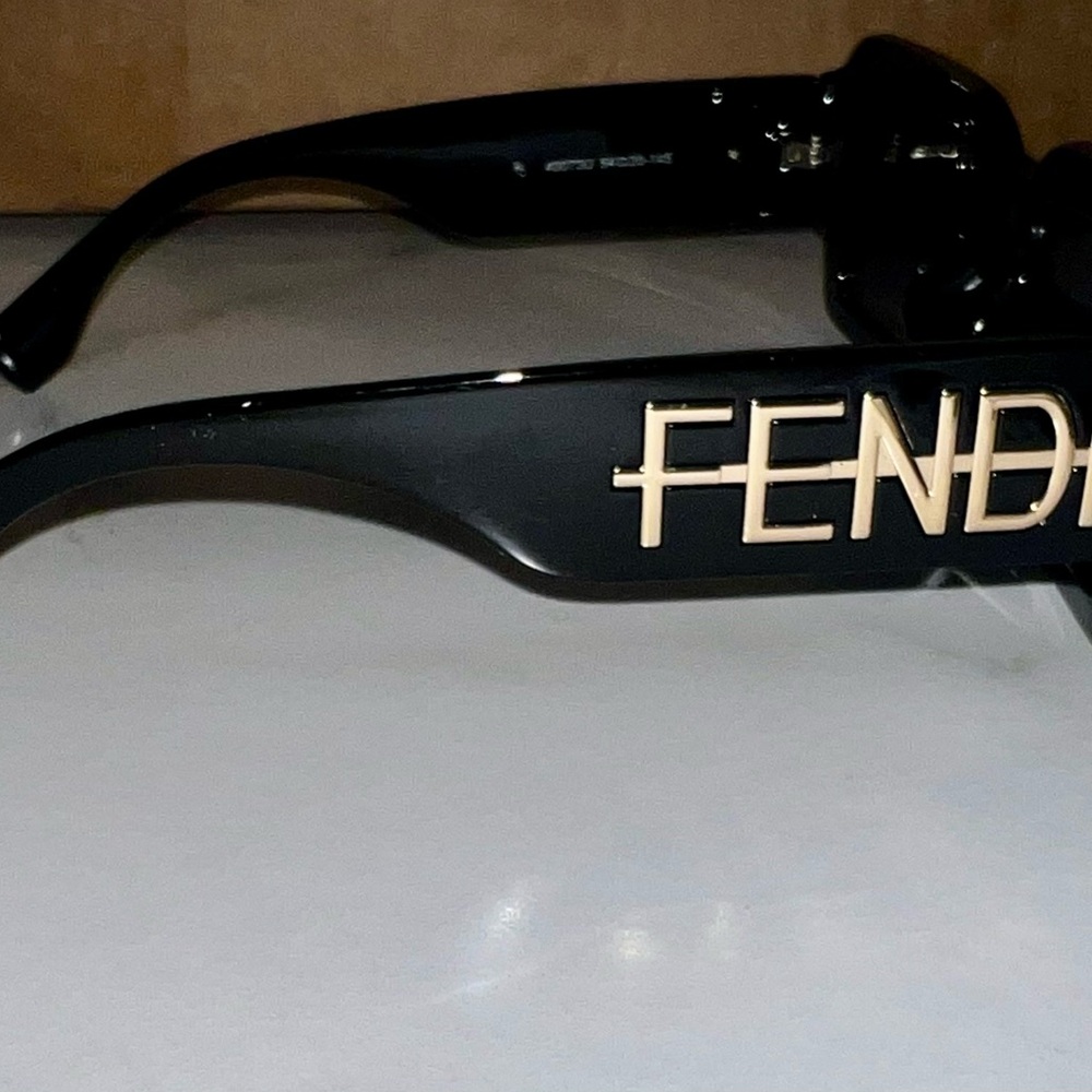 Fendi Stylish Black Rectangular Sunglasses - image 2